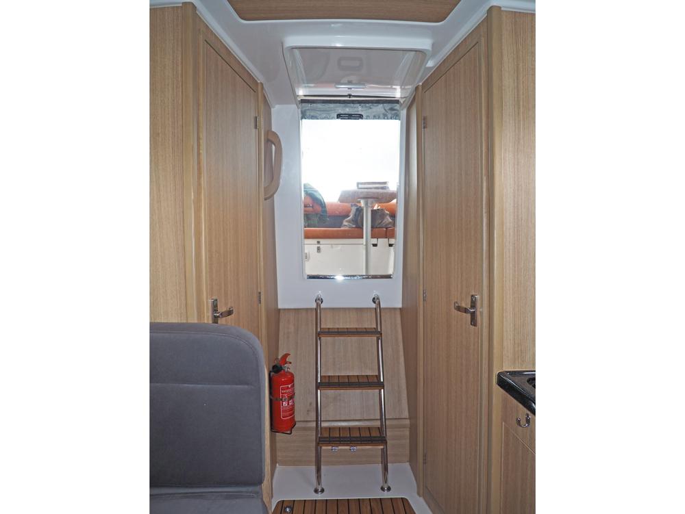 Salon, Accommodatie